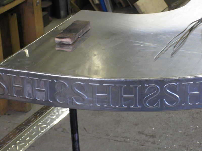 A piece of metal that says ' s-h-o-s-e-t-h-o-s-e ' on it