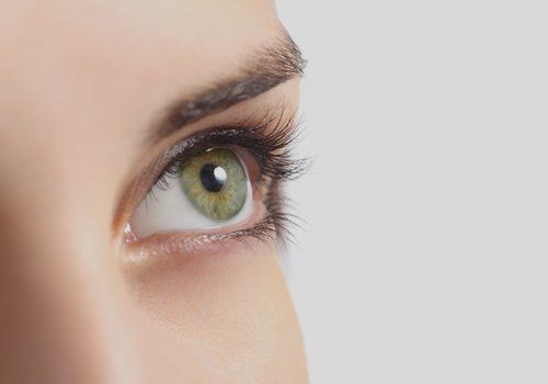 occhio verde di una donna