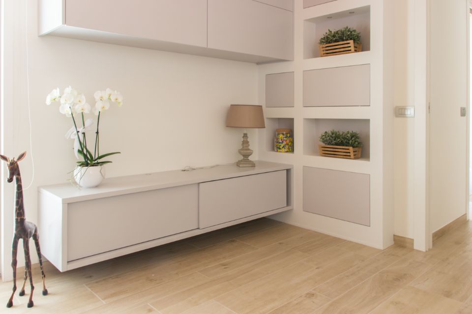 abitazione con arredi in legno