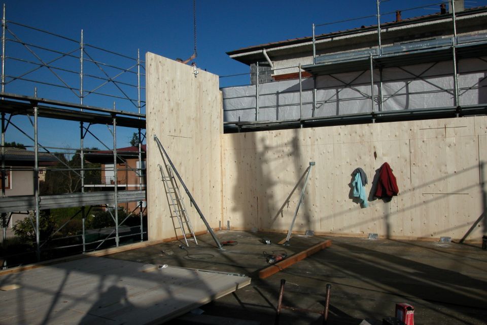 posa pannelli in legno per palazzina