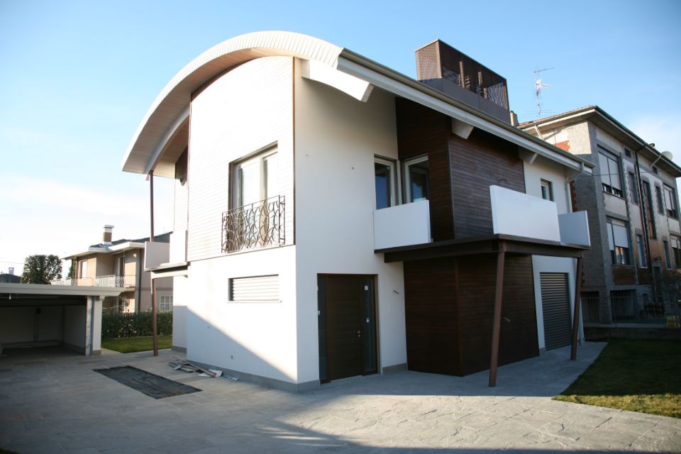 palazzina con particolari in legno