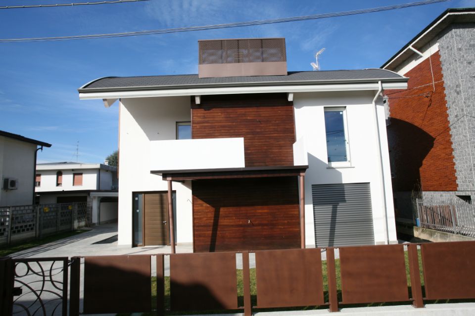 casa con dettagli in legno