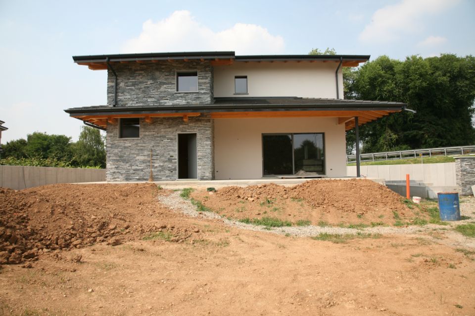 esterno abitazione con tetto in legno