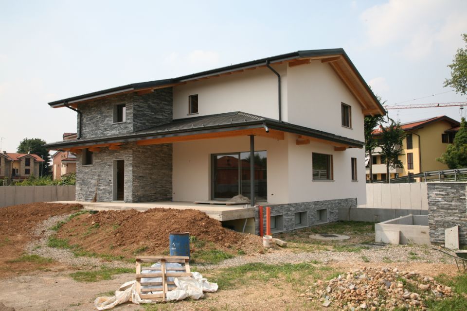 esterno abitazione con tetto in legno
