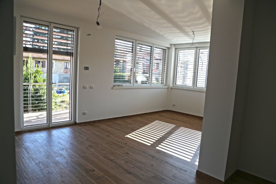 interno appartamento con parquet