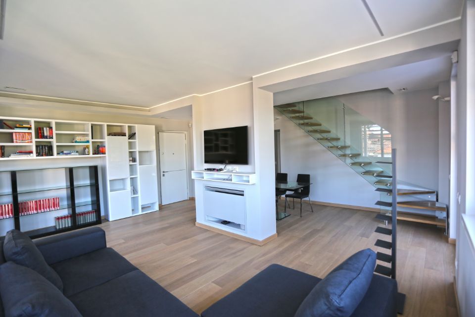 interno sala con parquet