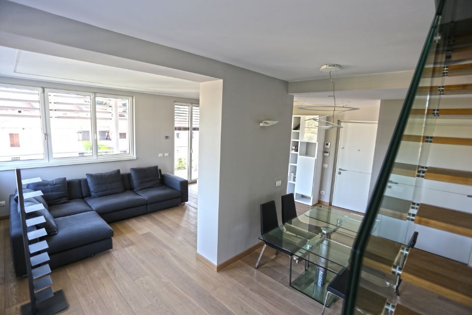 interno sala con parquet