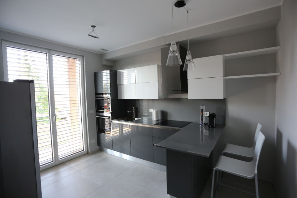 interno cucina con parquet