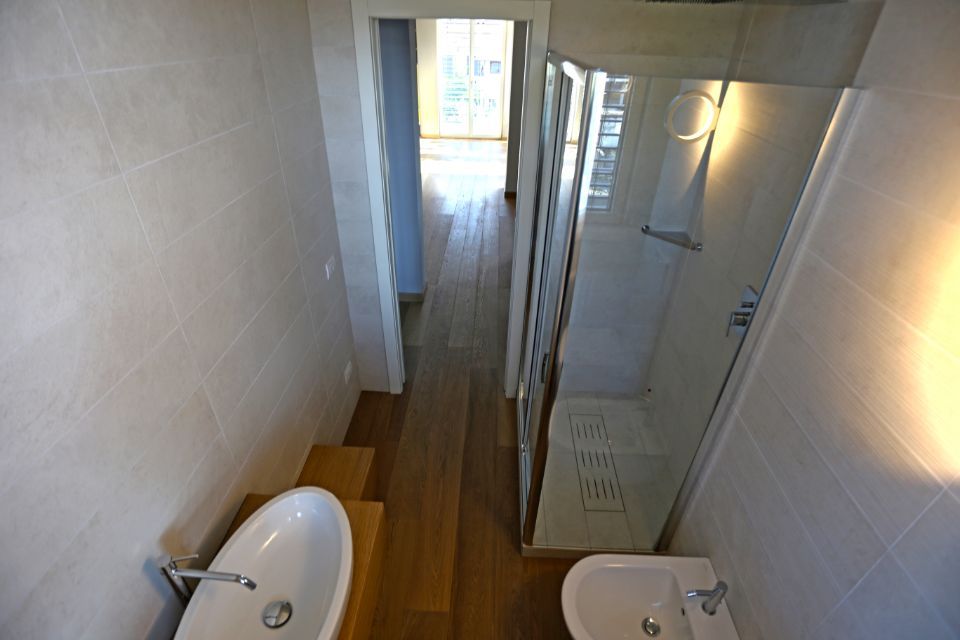 interno bagno con parquet