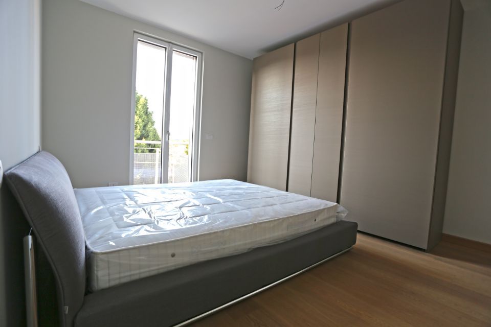 interno camera con parquet