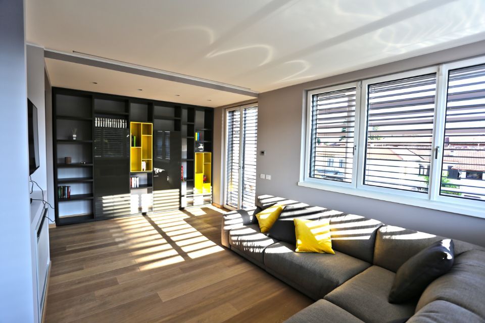 interno sala con parquet