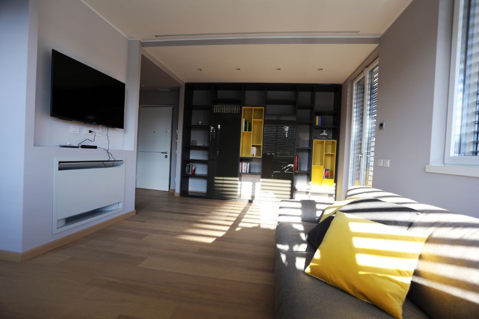 interno sala con parquet