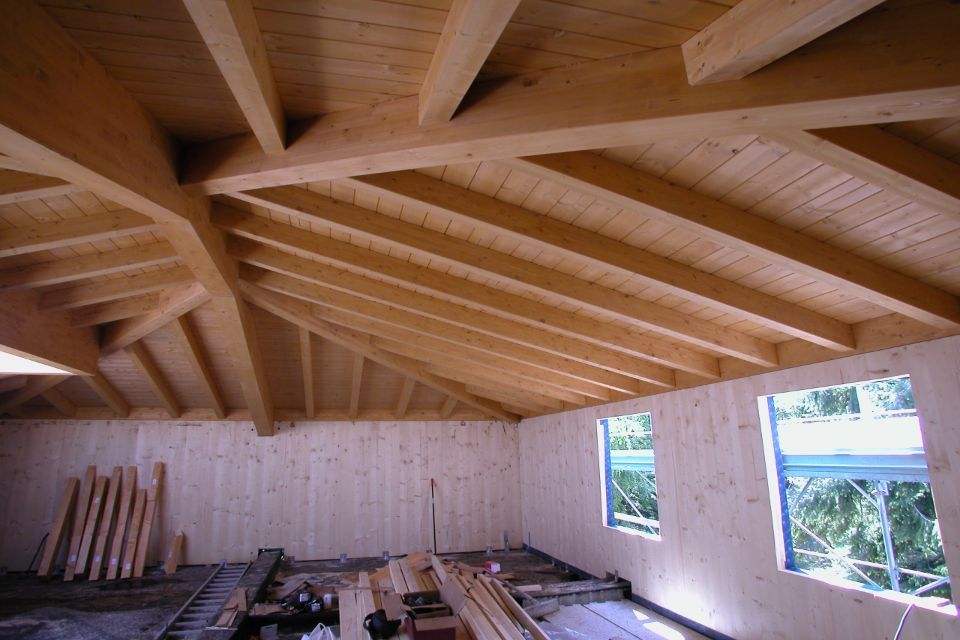 copertura in legno con travi a vista