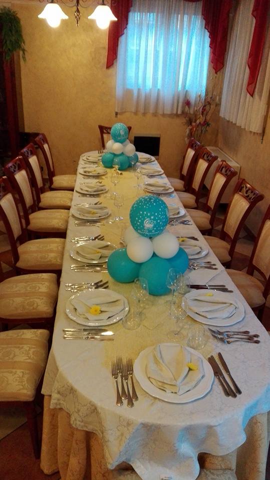 tavolo con palloncini