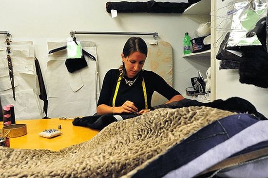 Lavorazione artigianale in pellicceria