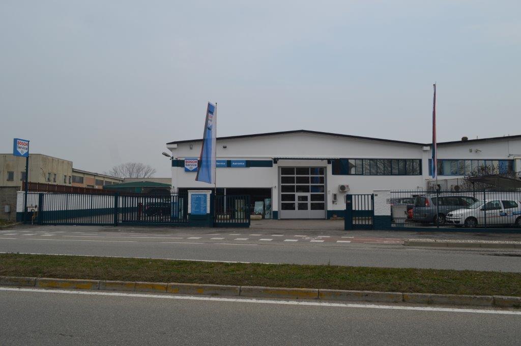 esterno dell'autofficina