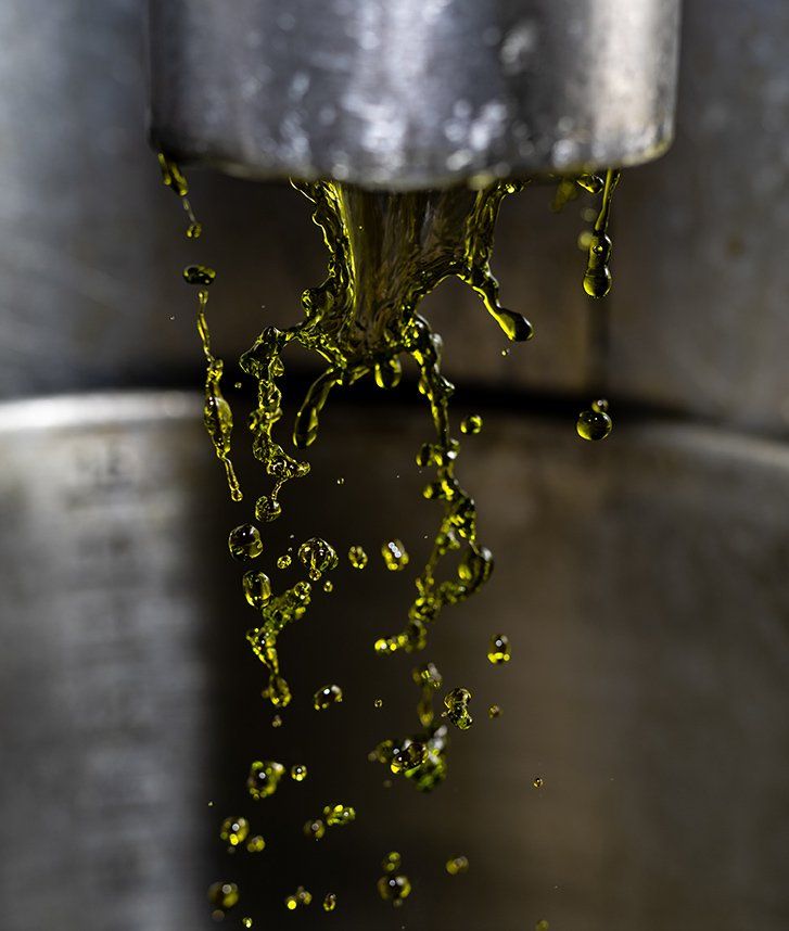 bottiglietta di oli essenziali al limone