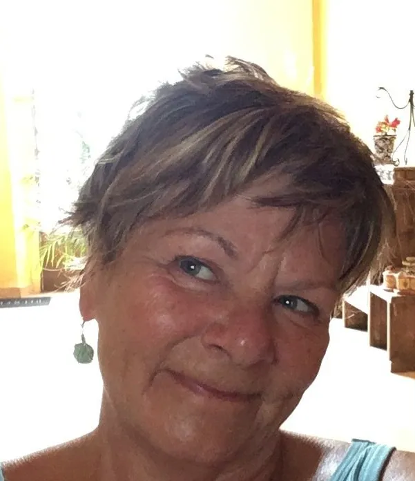 Photograph of Karen Klucowicz, art by k2