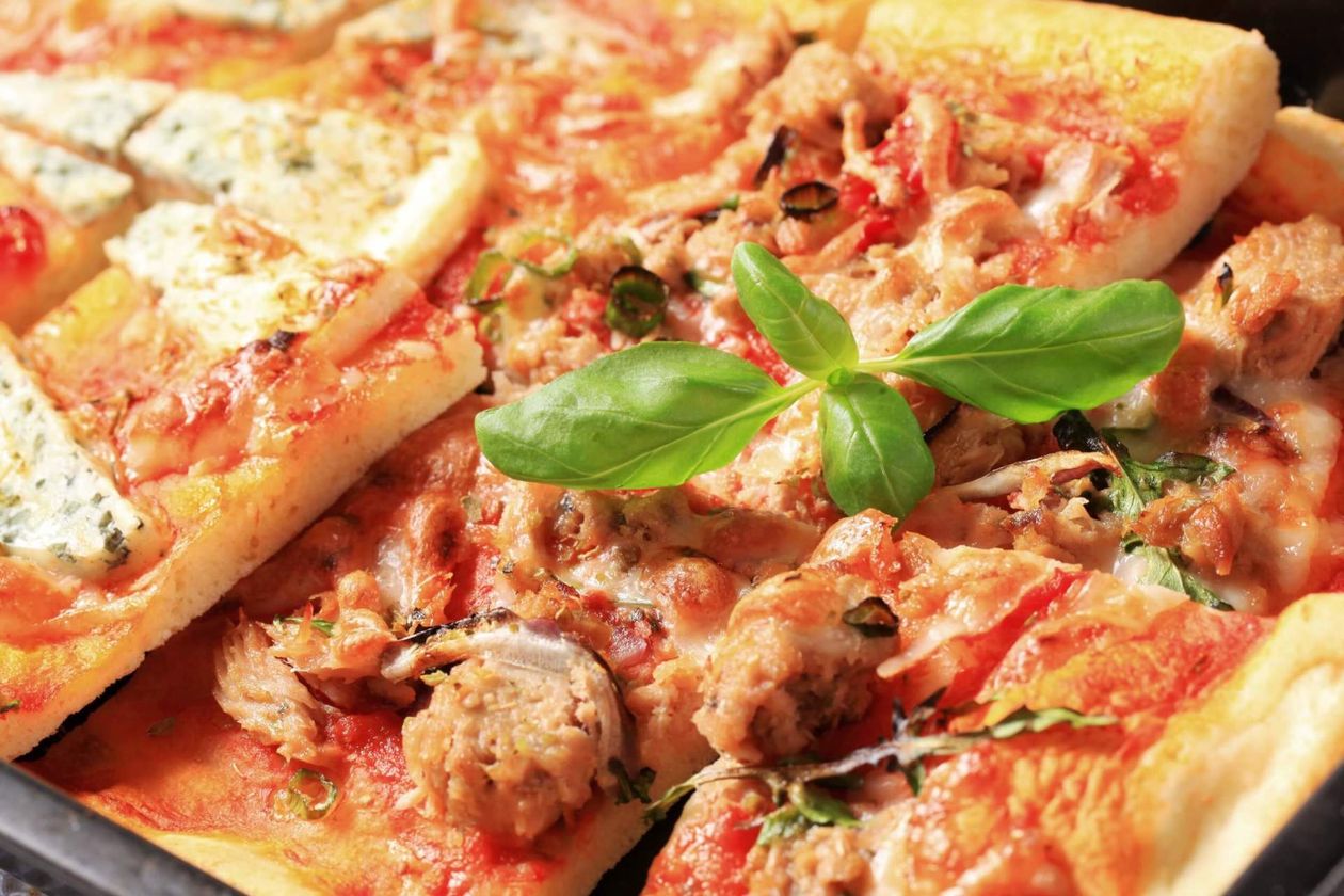 Pizza tonno e basilico