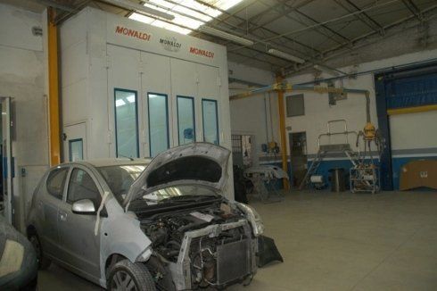 Auto grigio in attesa