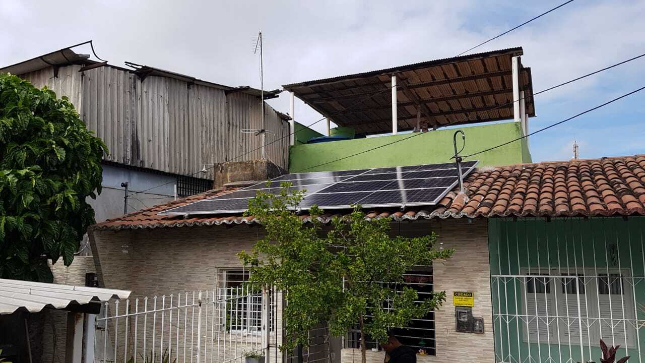 Sistema instalado no bairro do Pau Amarelo - PE. Composto por 10 módulos Solar Fotovoltaico de potência 435W e 03 Micro inversor APSystems QS1. Com plataforma para monitoramento Online nivel módulo a módulo.