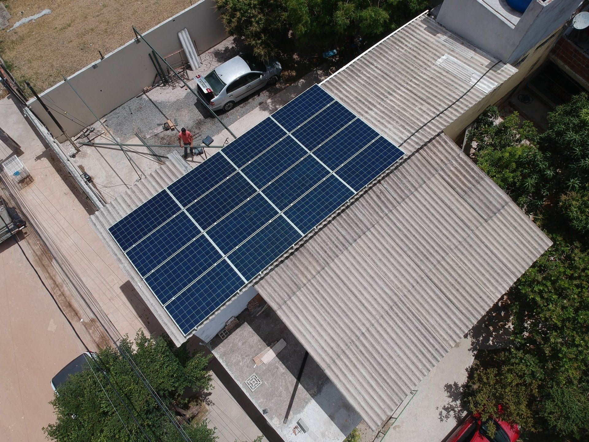Sistema instalado no bairro de Aguas compridas, Olinda-PE. Composto por 32 módulos Solar Fotovoltaico de potência 335Wp e inversor string. Com plataforma para monitoramento Online.