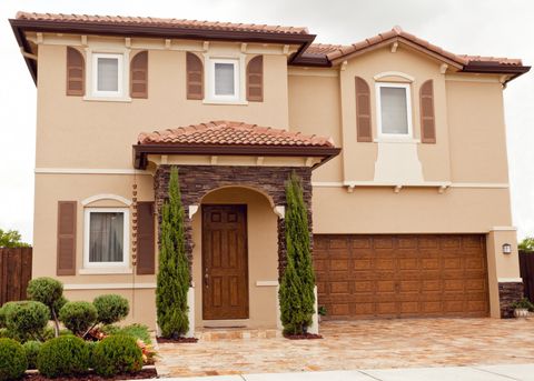 House with White Garage Door — Cocoa, FL — Freedom Garage Doors House with White Garage Door — Cocoa, FL — Freedom Garage Doors