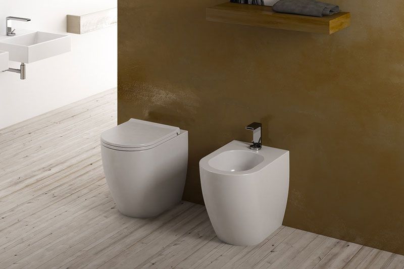 sanitari esposti in showroom