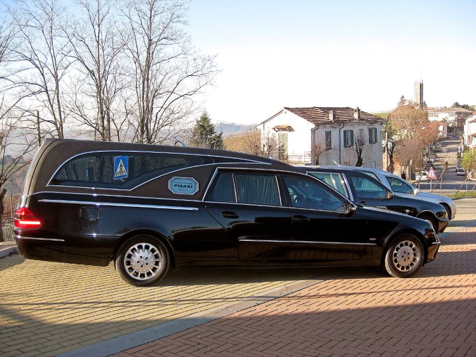 Auto funebre
