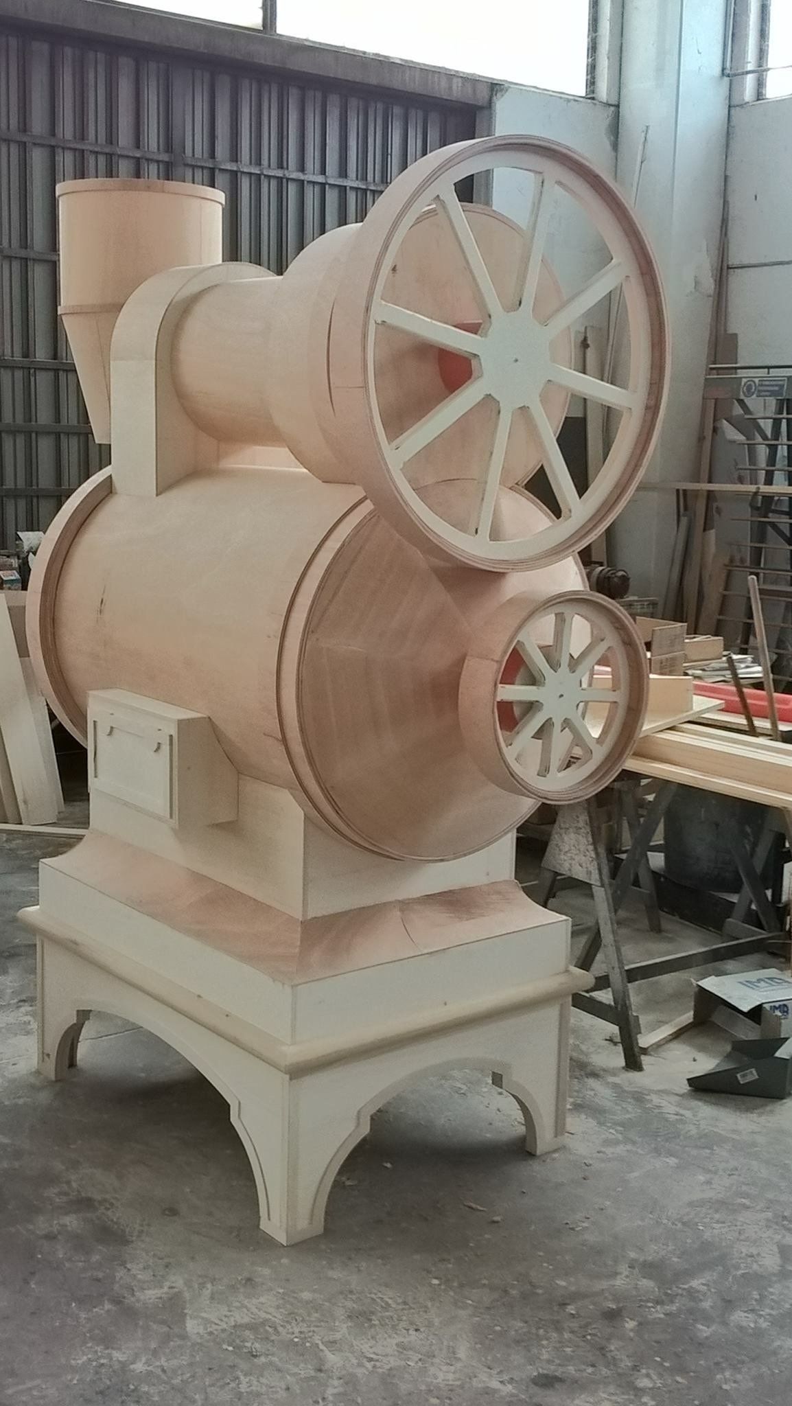 Riproduzione in legno particolari per scenografia per il Cinema
