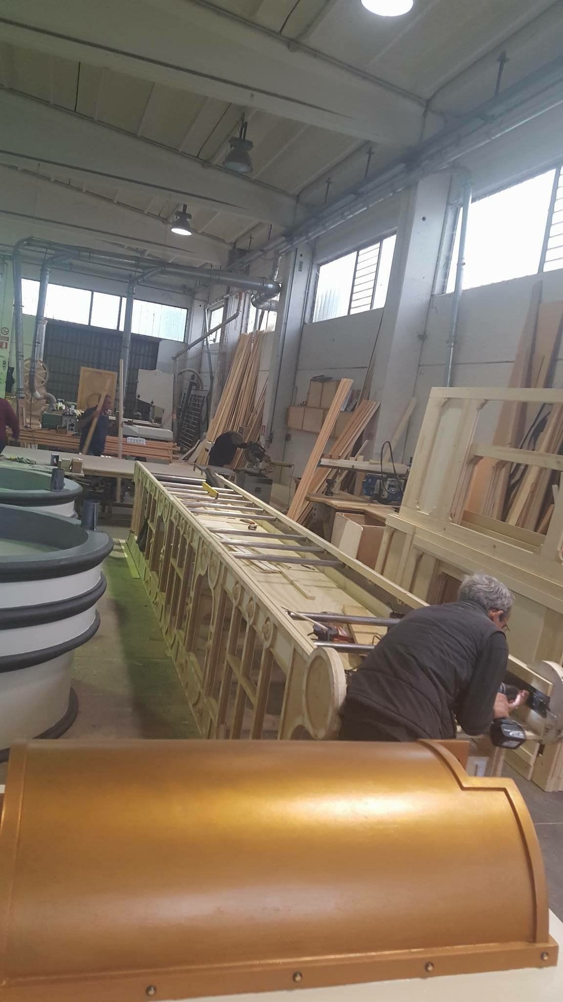 Riproduzione in legno particolari per scenografia per il Cinema