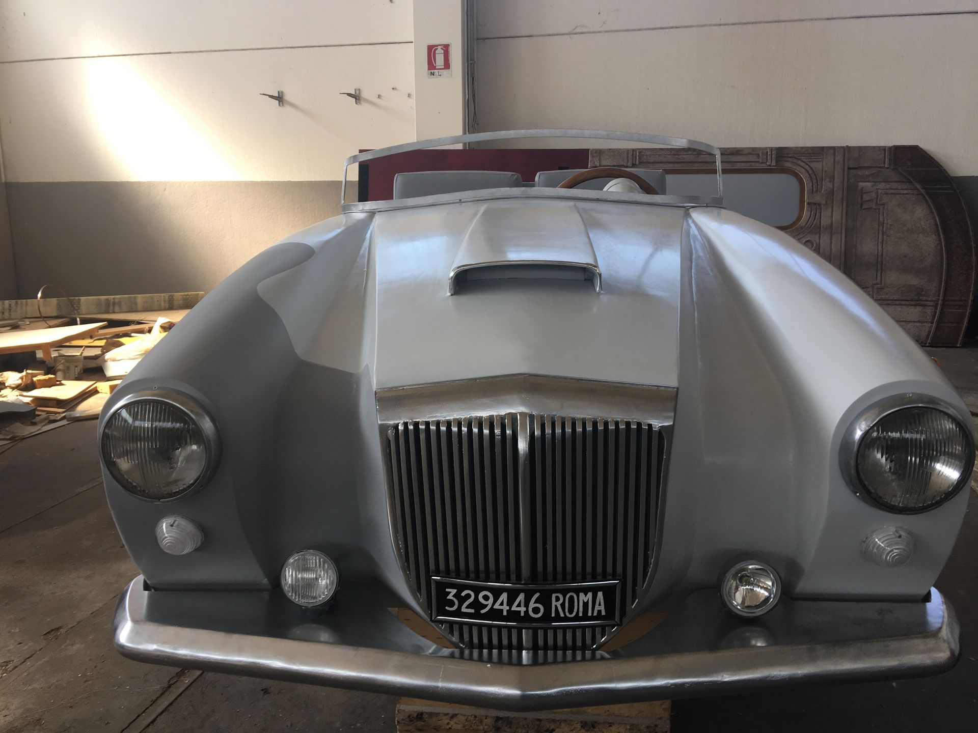 Riproduzione in legno Lancia Aurelia completamente funzionante