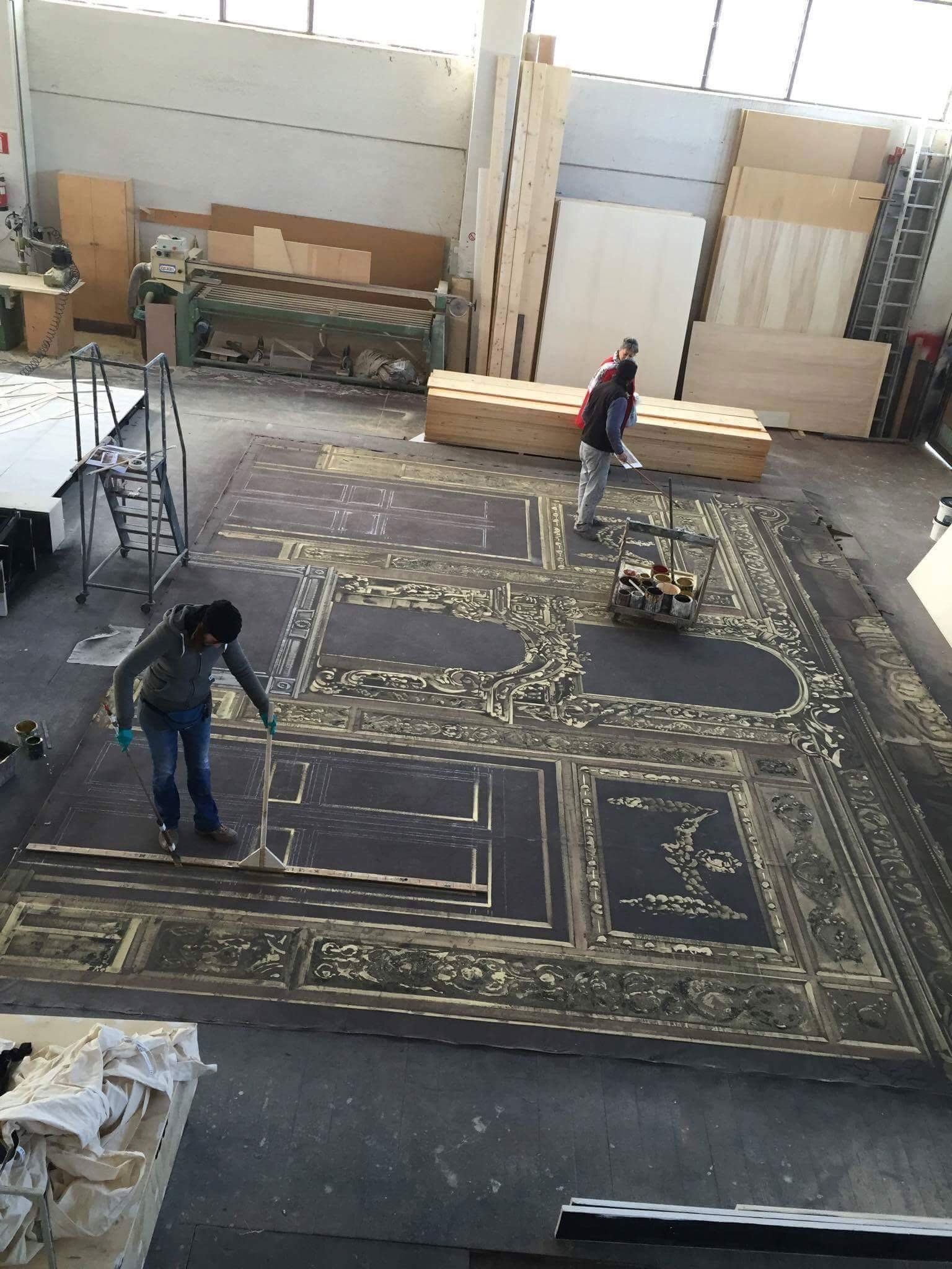 Allestimento scenografico per il teatro in costruzione