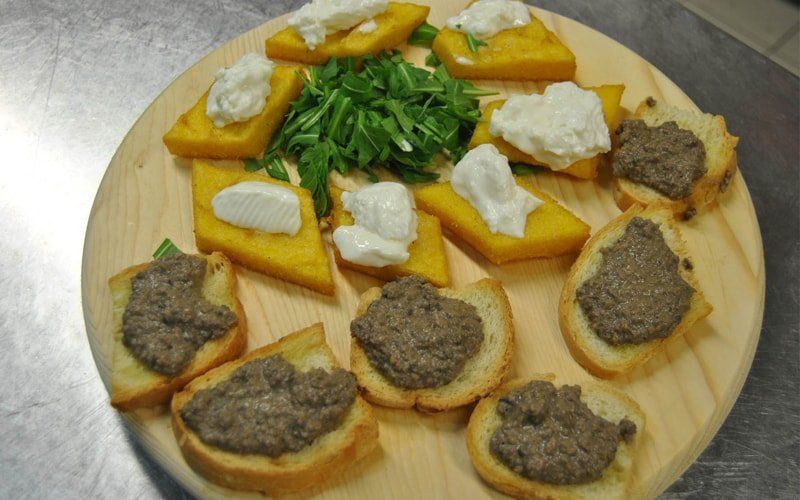 Antipasto con tartine