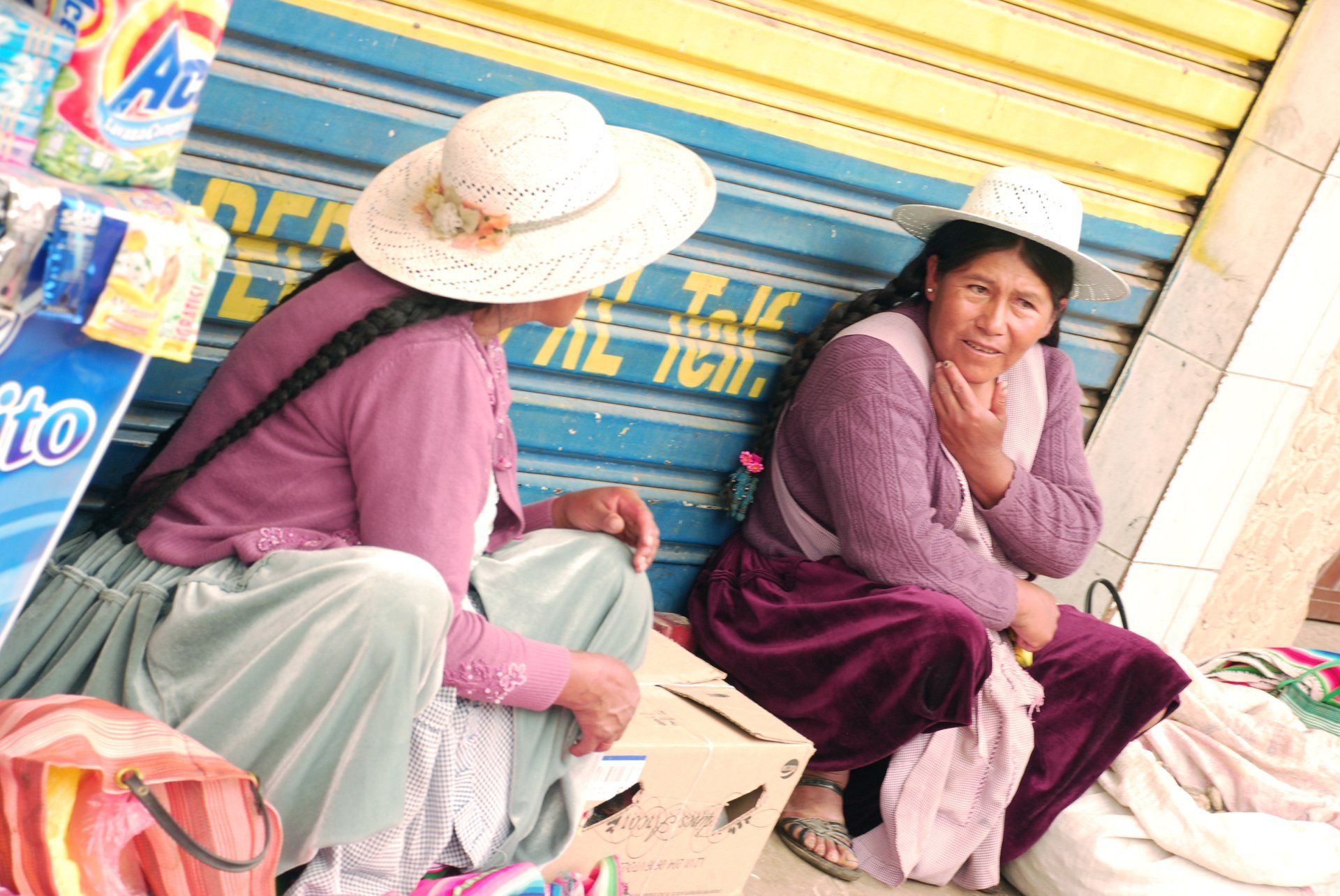 Quechua women in La Cancha, Cochabamba, Bolivia.