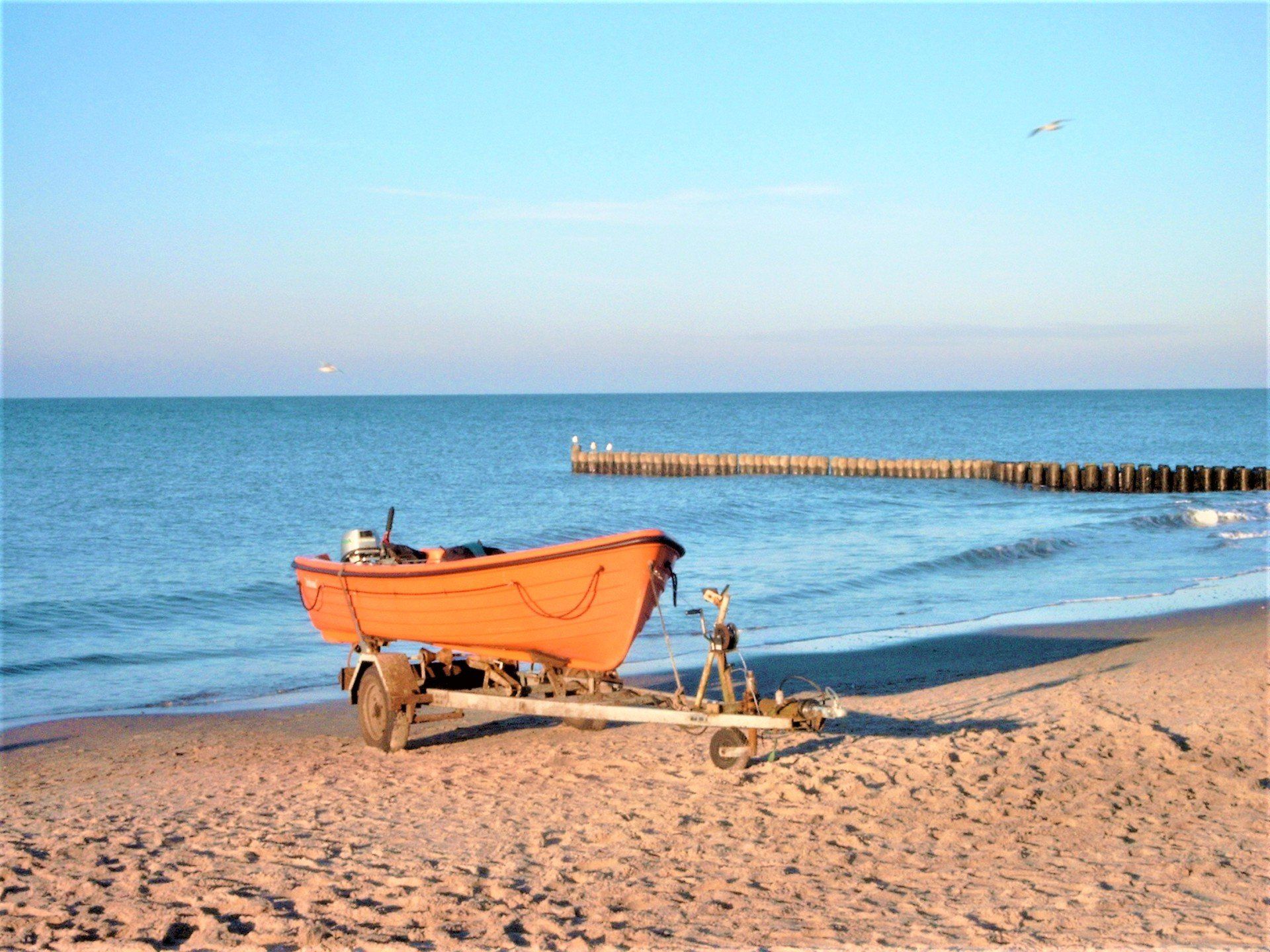 Fischerboot an der Ostsee Strandaufgang Born a. Darss