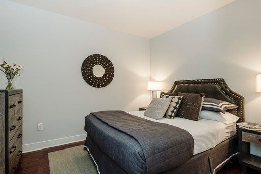 bedroom with furnishings