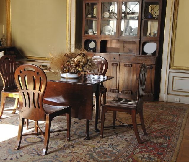 Columbus — Antique furniture in Columbus, OH
