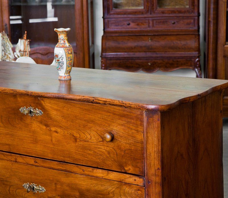 Columbus Water Restoration — Wooden Furniture with Vase in Columbus, OH Columbus Water Restoration — Wooden Furniture with Vase in Columbus, OH