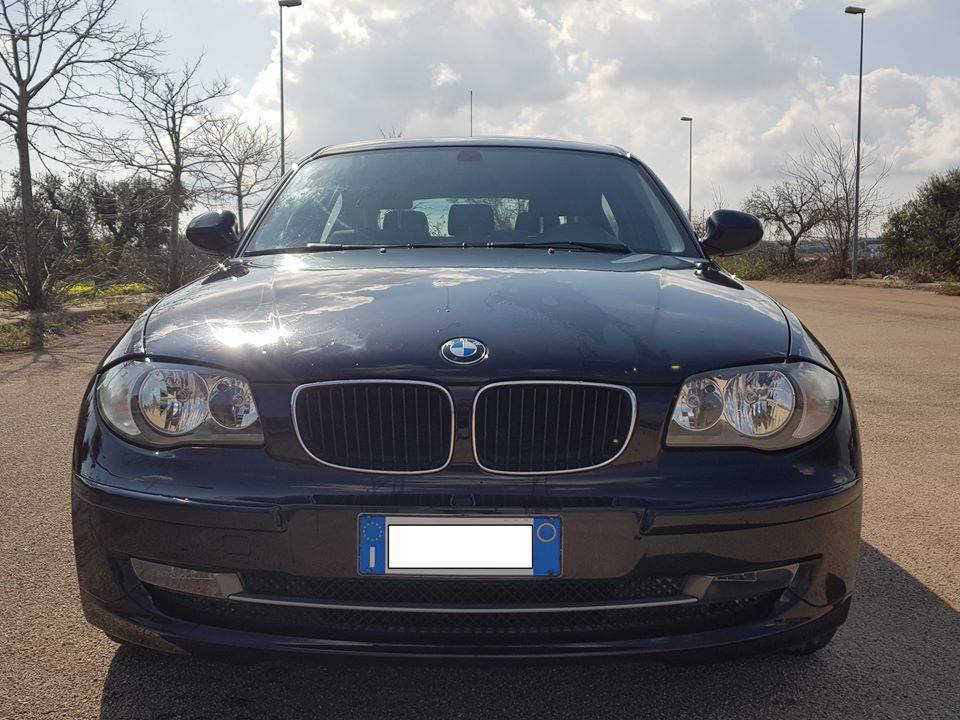 Primo piano di una BMW in vendita