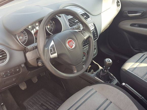 interni di una moderna berlina