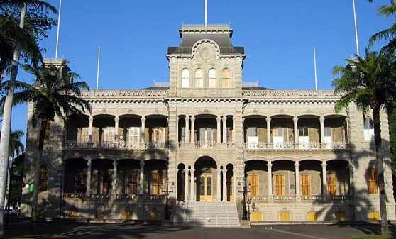 Front view of Lolani Palace