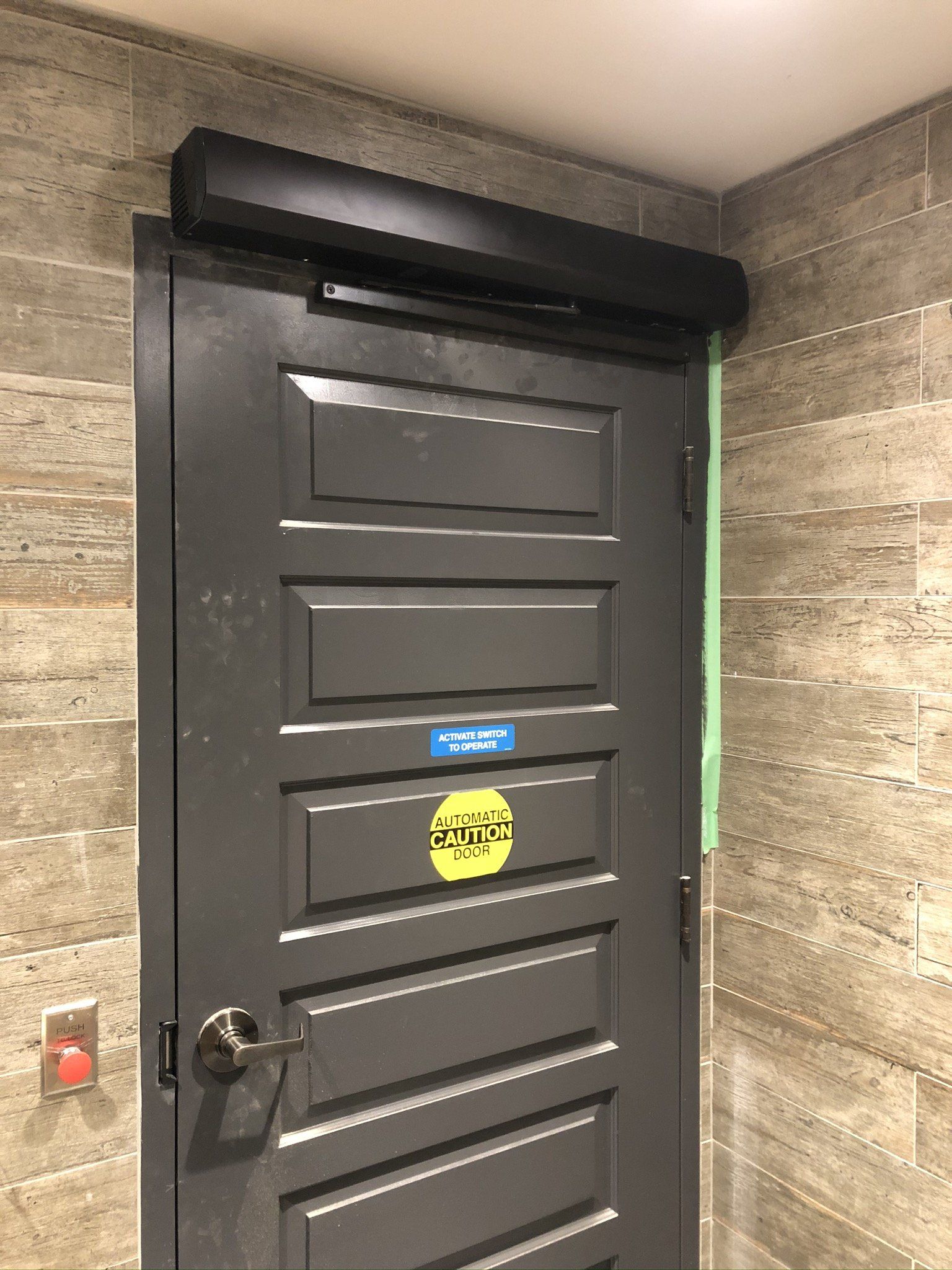Photo of an automatic door lock with keypad
