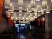 Lampenkappen in hotel restaurant ruimte
