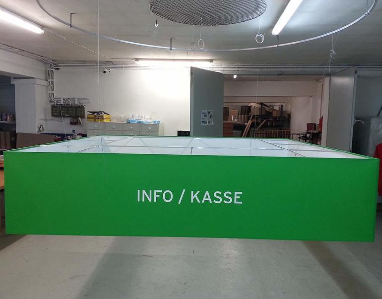 Lampenkap voor boven kassa en informatie