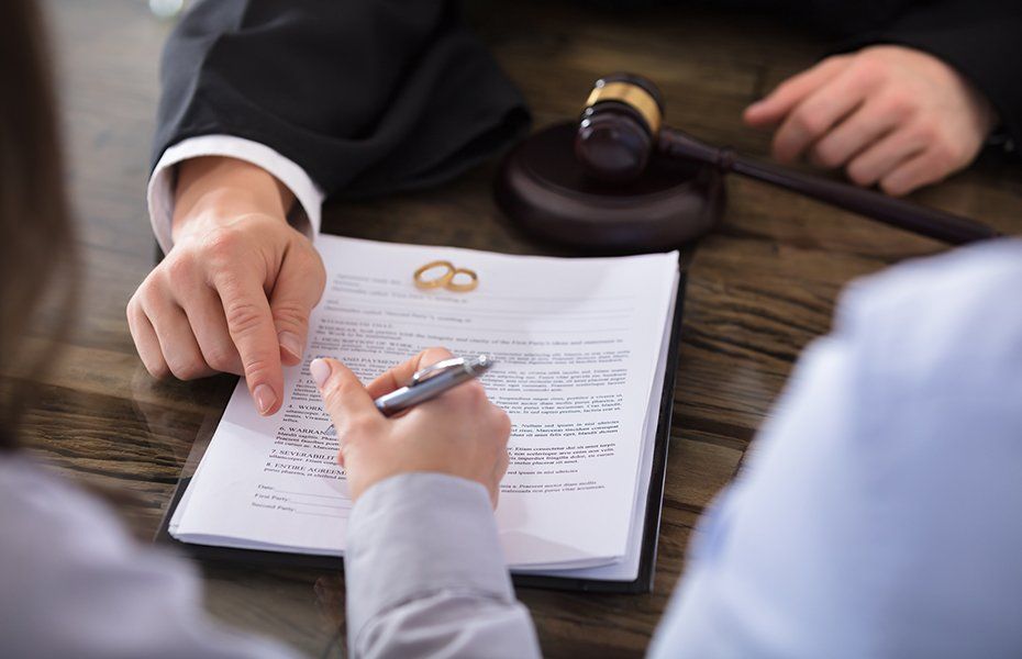 Signing Divorce Papers — Talladega, AL — R. Gidden’s Law Firm Signing Divorce Papers — Talladega, AL — R. Gidden’s Law Firm