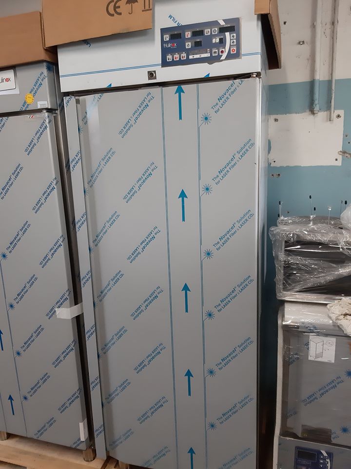 armadio frigo professionale in acciaio