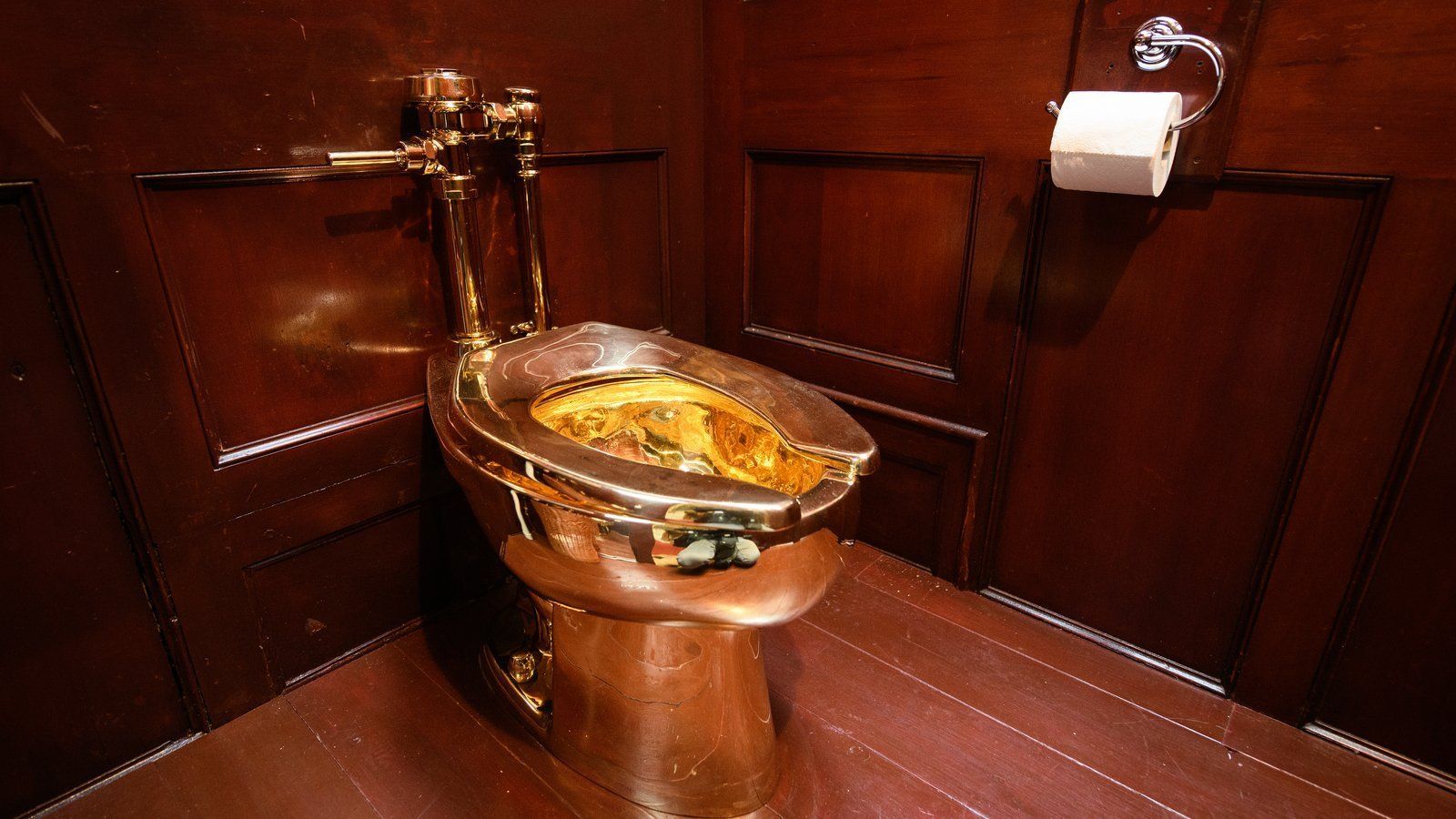 Golden toilet stolen from Blenheim Palace