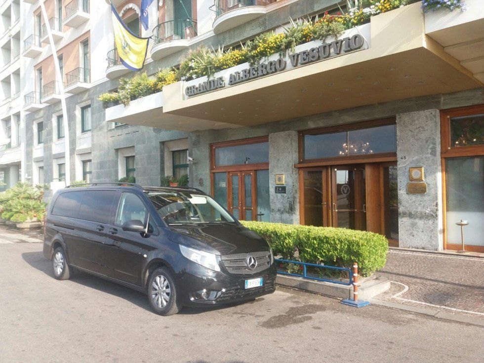 Minivan nero