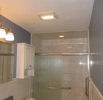 Bathtub wall - Bathroom Remodeling in Peoria, IL